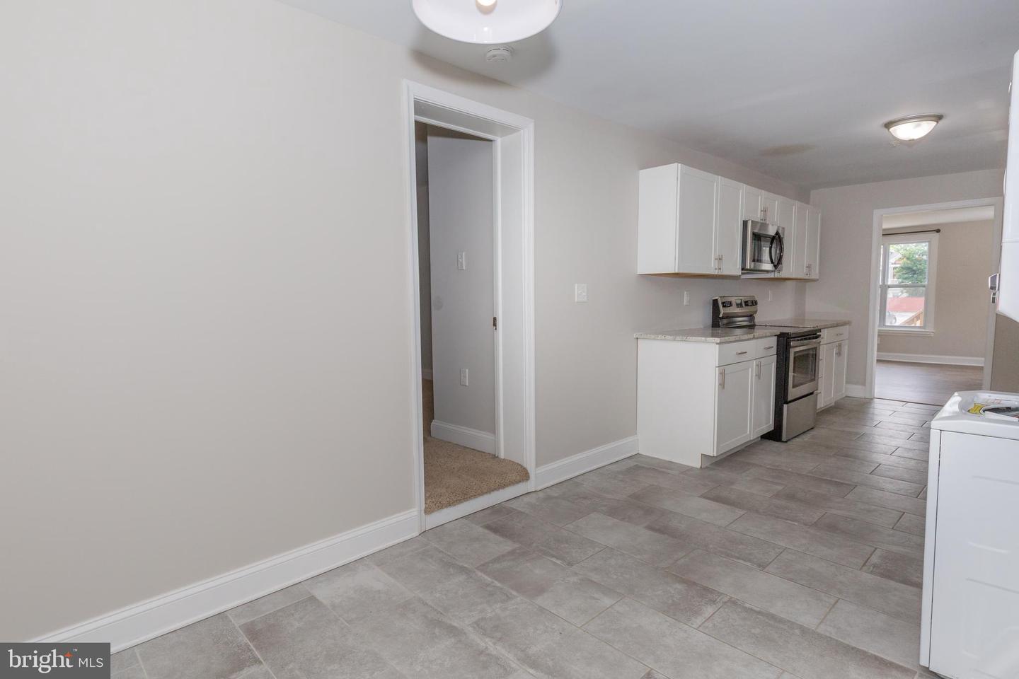 212 W Burke St #b Property Photo 7