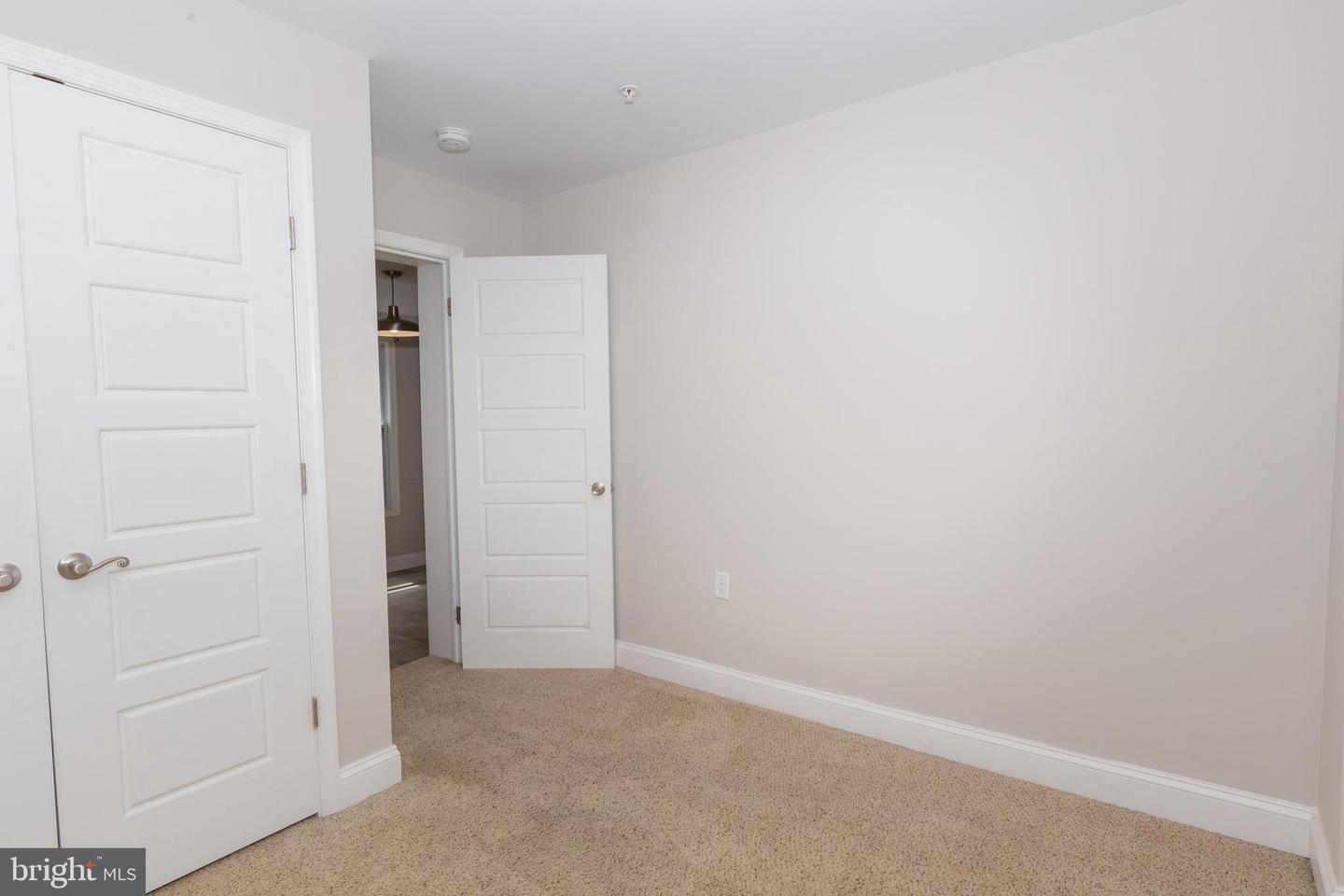 212 W Burke St #b Property Photo 10