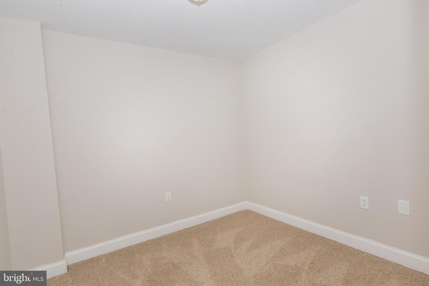 212 W Burke St #b Property Photo 11