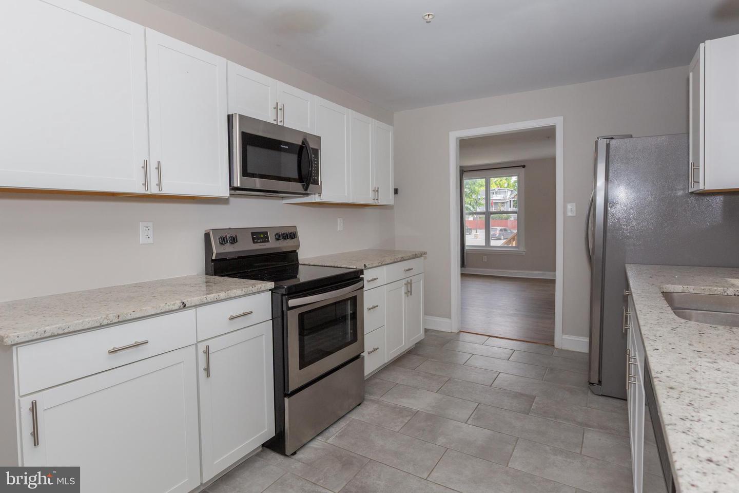 212 W Burke St #b Property Photo 12
