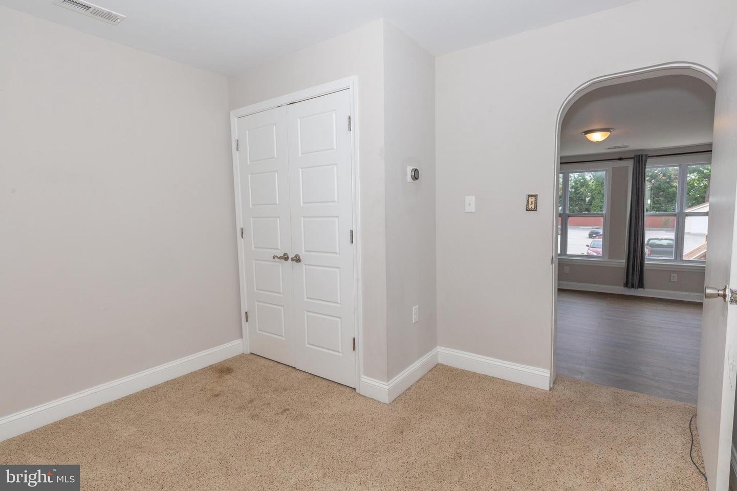 212 W Burke St #b Property Photo 14