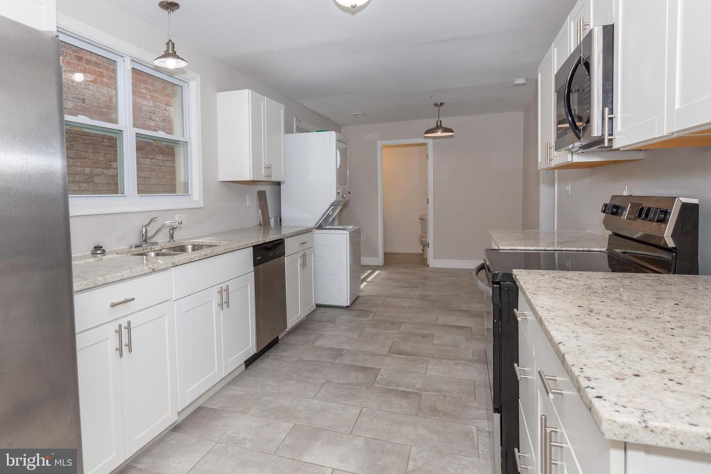 212 W Burke St #b Property Photo 15