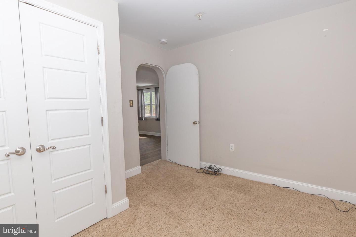 212 W Burke St #b Property Photo 16