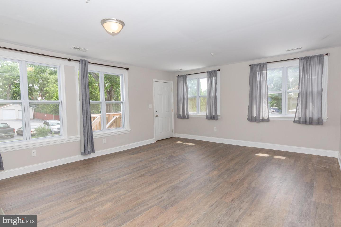 212 W Burke St #b Property Photo 18