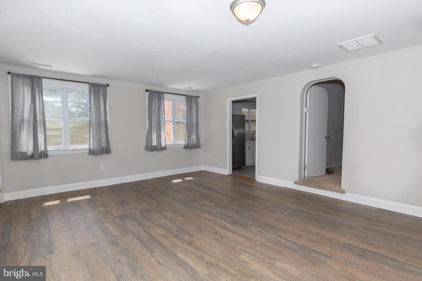 212 W Burke St #b Property Photo 19
