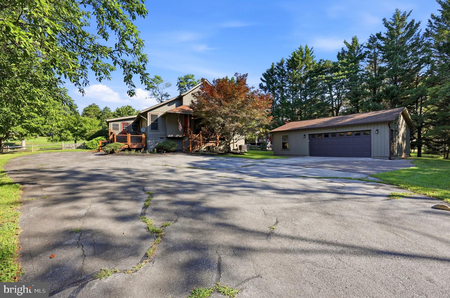 598 Tecumseh Trl Property Photo 1