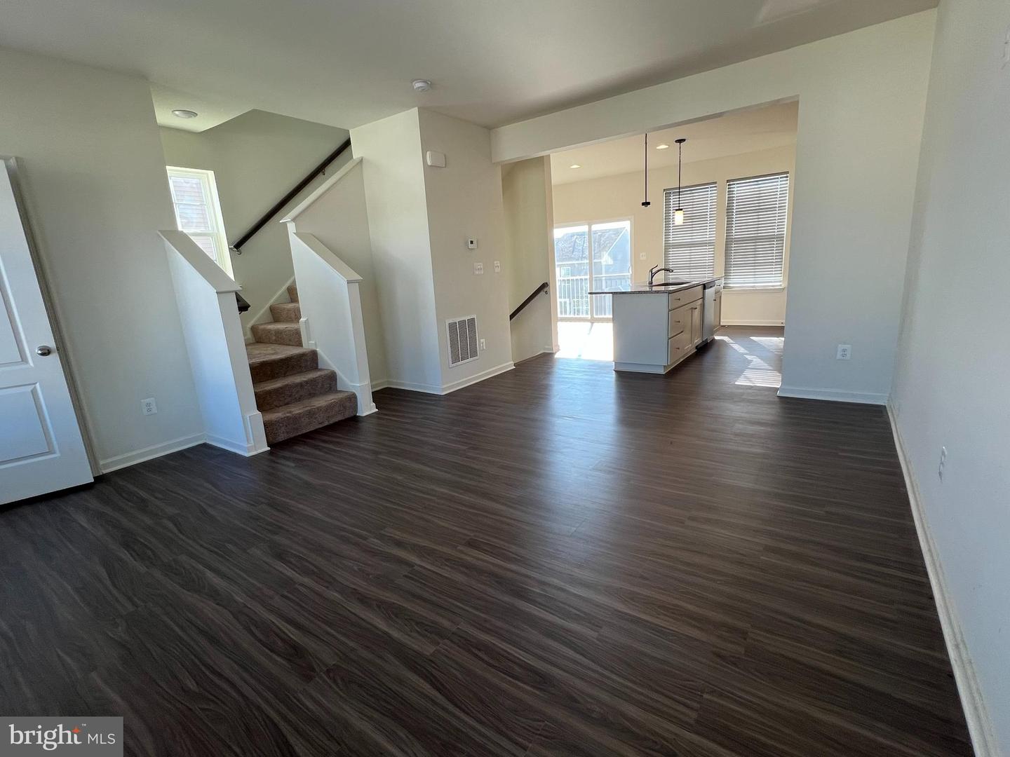 220 Charterhouse St Property Photo 8