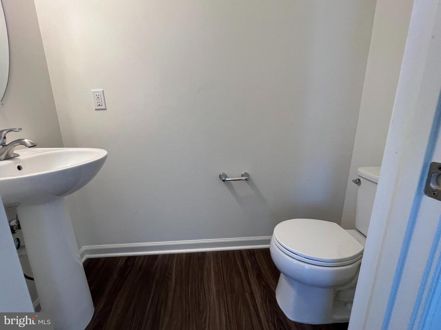 220 Charterhouse St Property Photo 9