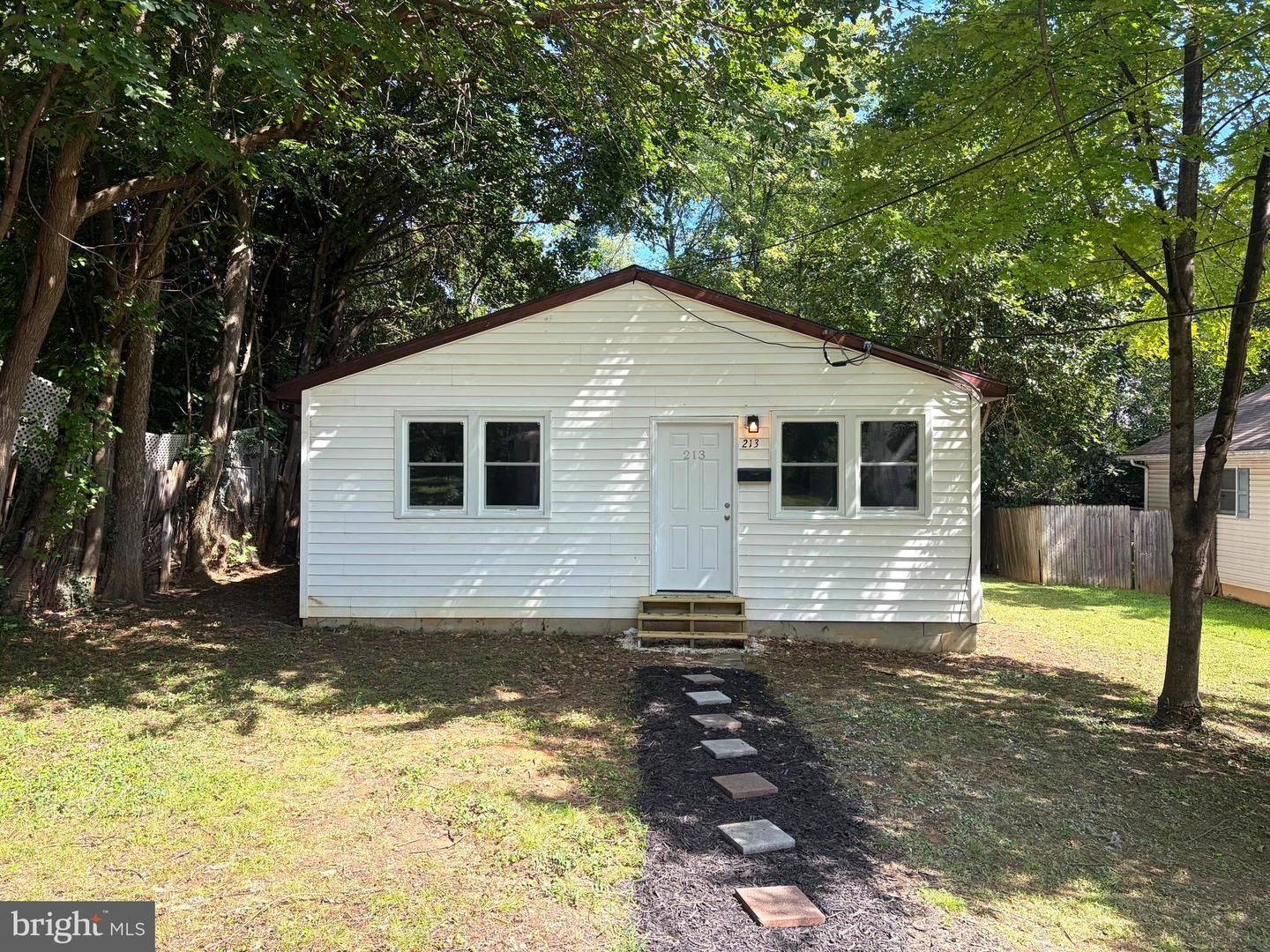 213 FREDERICK ST Property Photo 1