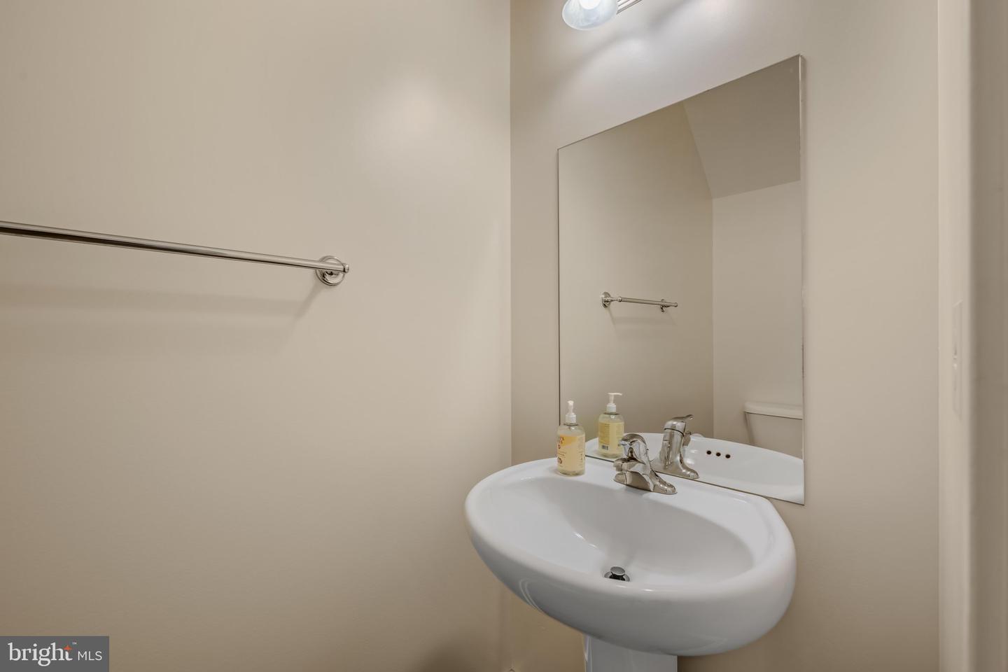 34 Polygon Pl Property Photo 6
