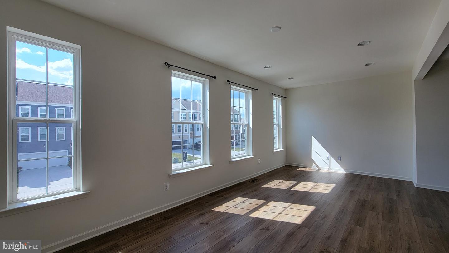 39 Stafford Pl Property Photo 9