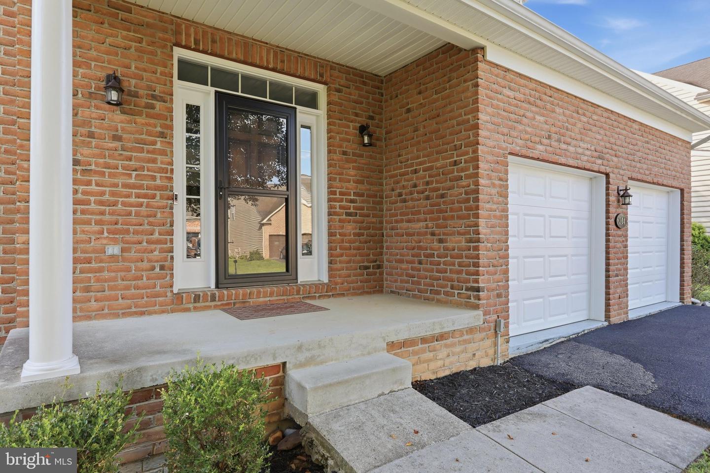 304 Richwood Hall Rd Property Photo 2