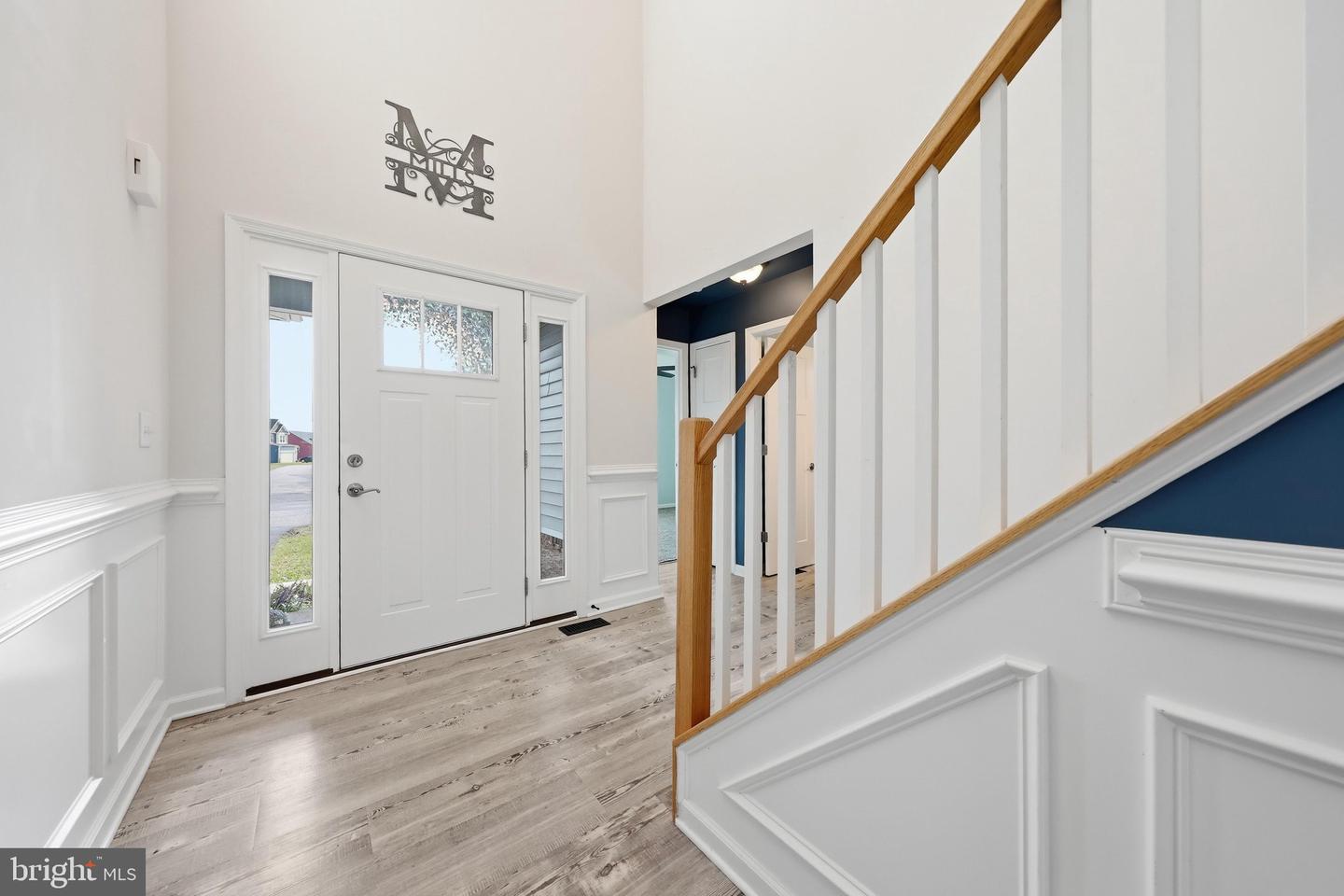 263 Twickenham Dr Property Photo 3