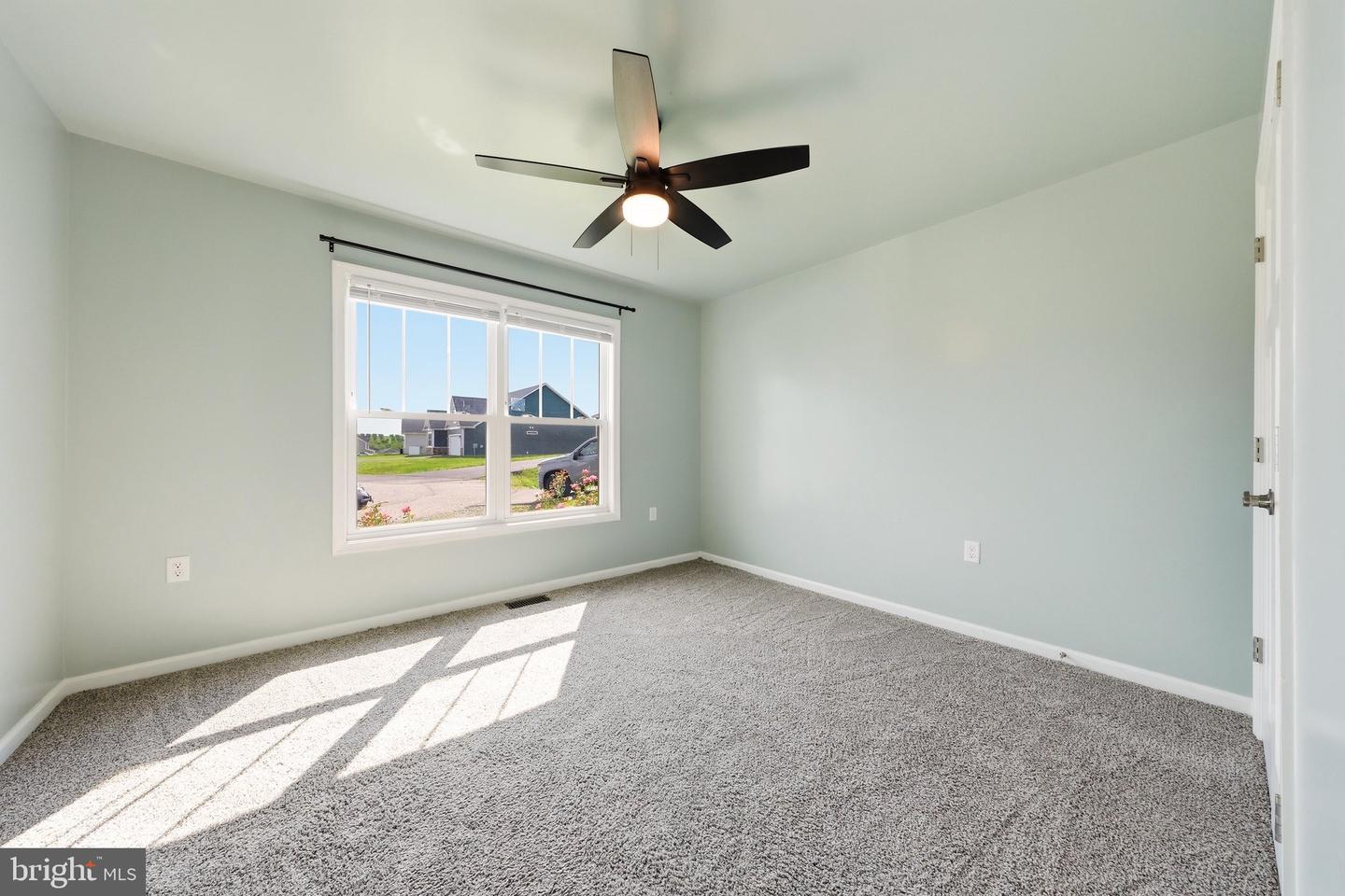 263 Twickenham Dr Property Photo 30