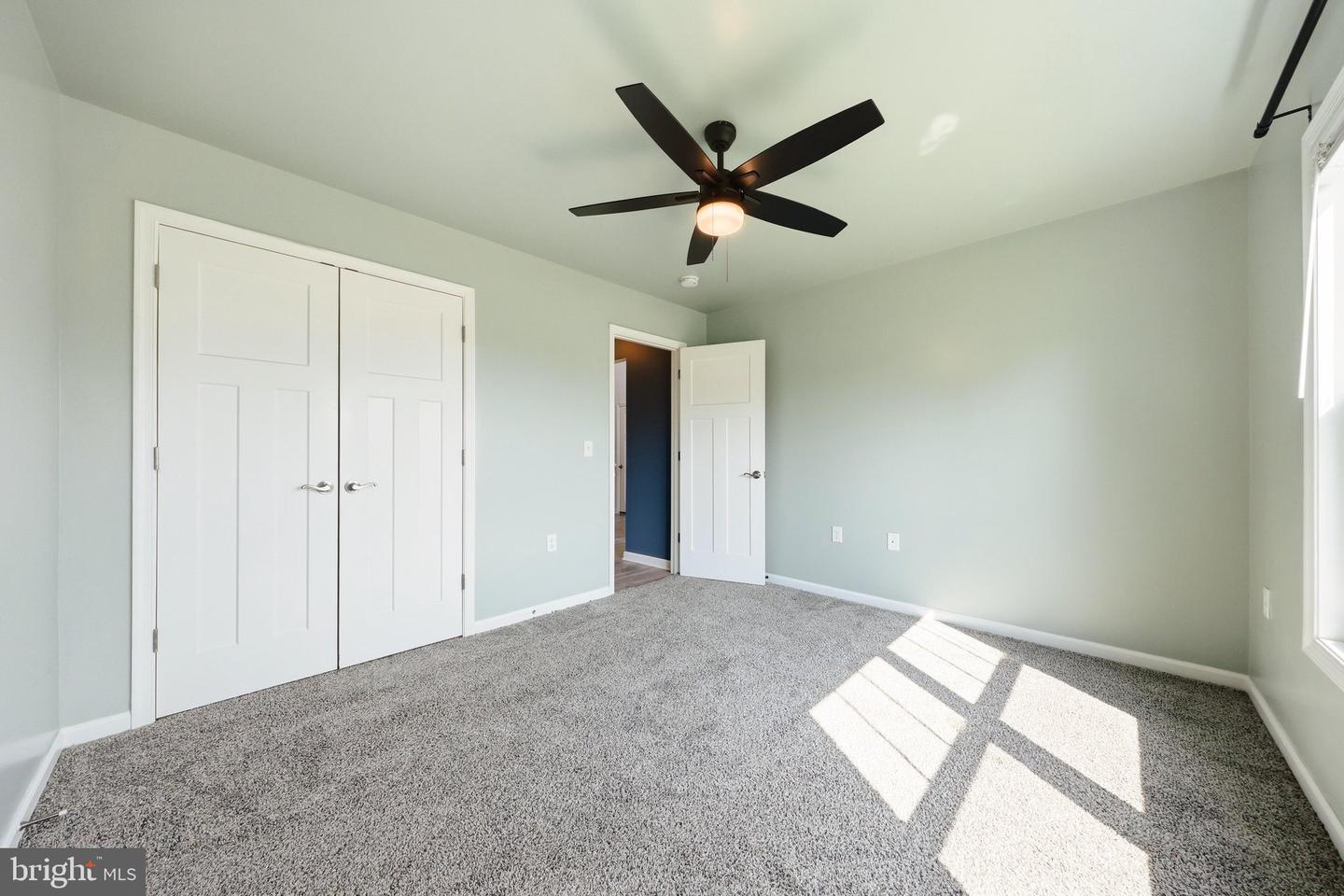 263 Twickenham Dr Property Photo 31