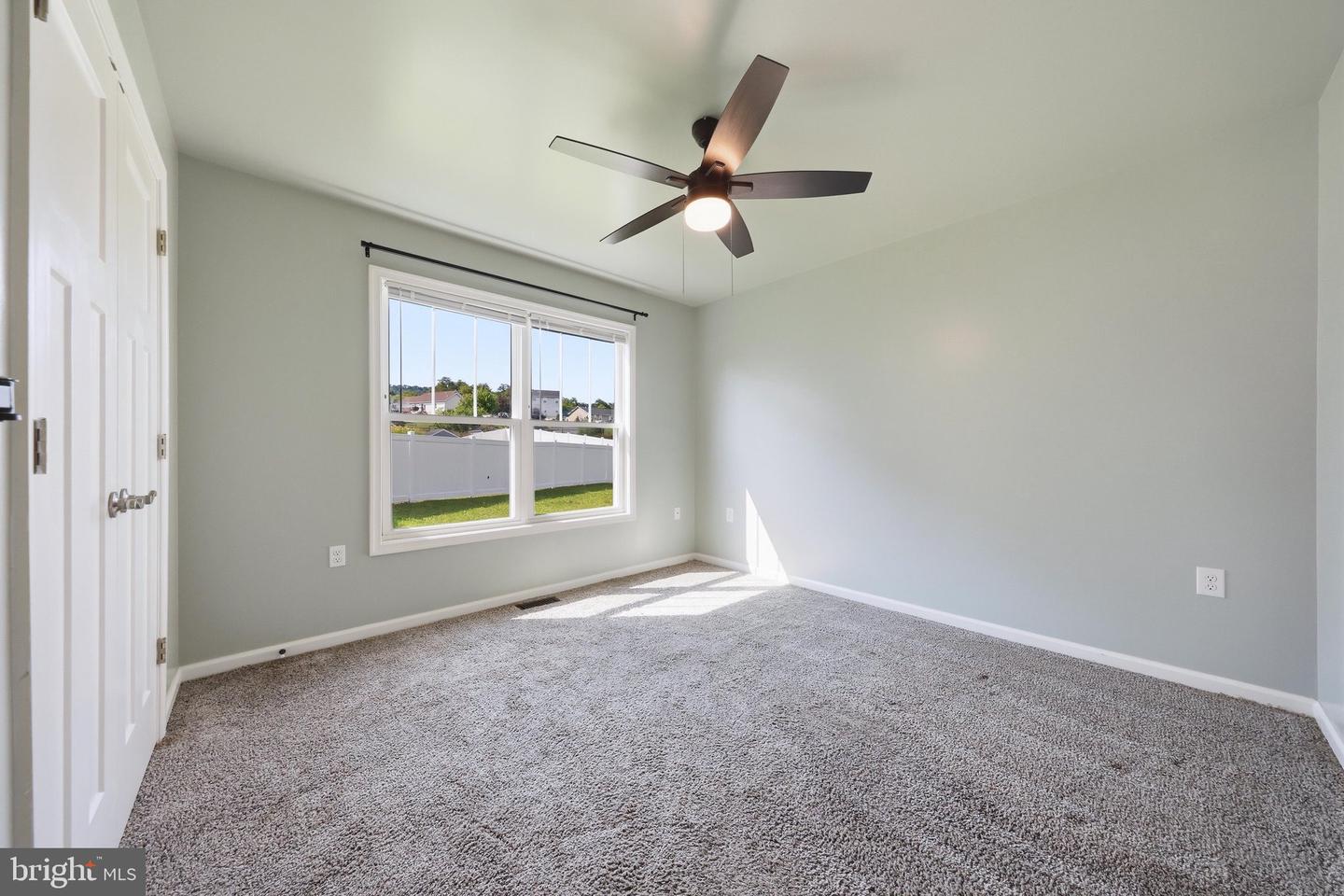 263 Twickenham Dr Property Photo 32