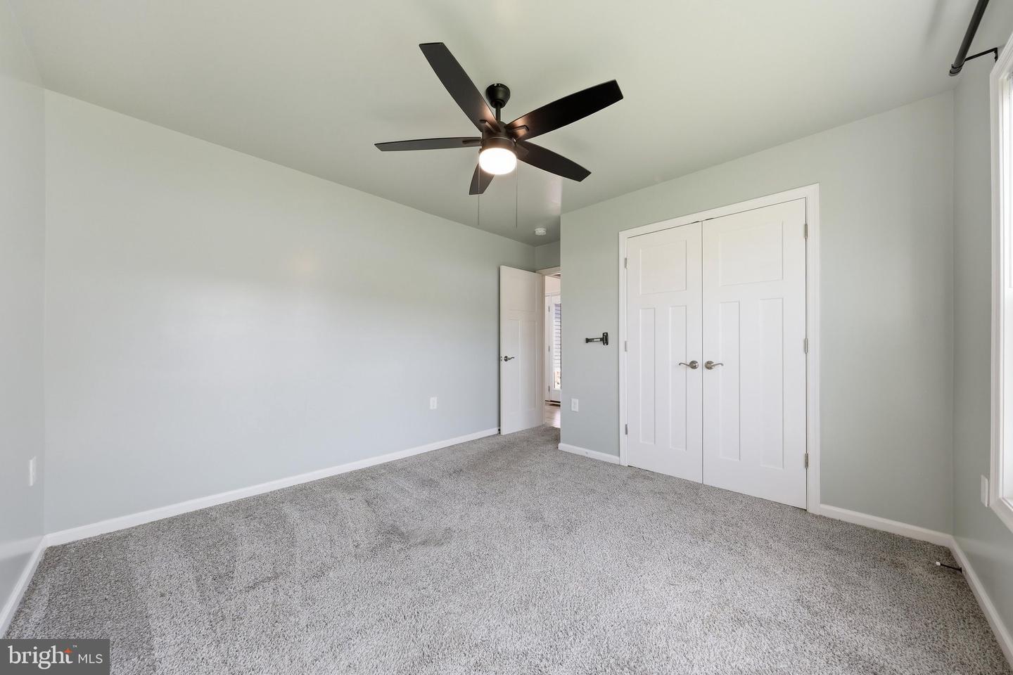 263 Twickenham Dr Property Photo 33