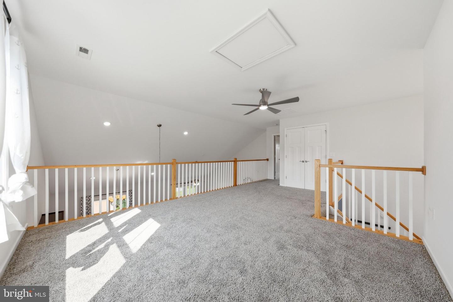 263 Twickenham Dr Property Photo 38