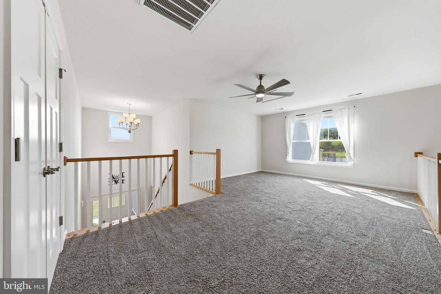 263 Twickenham Dr Property Photo 39