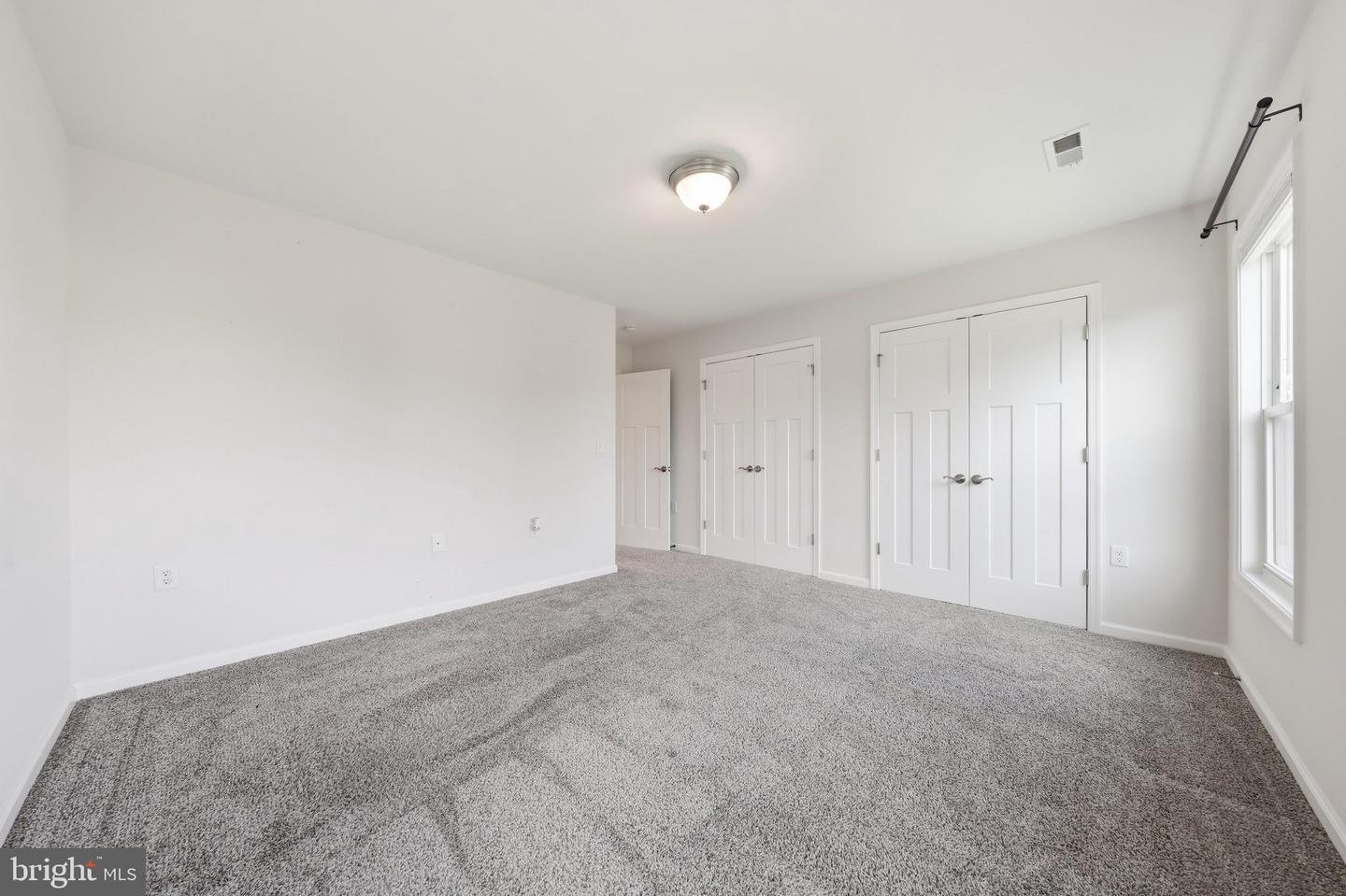 263 Twickenham Dr Property Photo 42