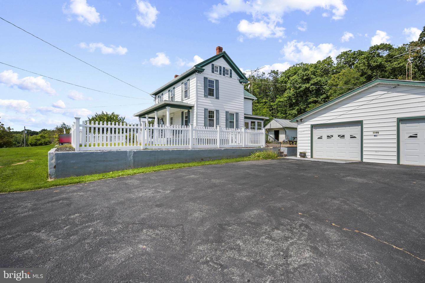 1195 Loop Rd Property Photo 2