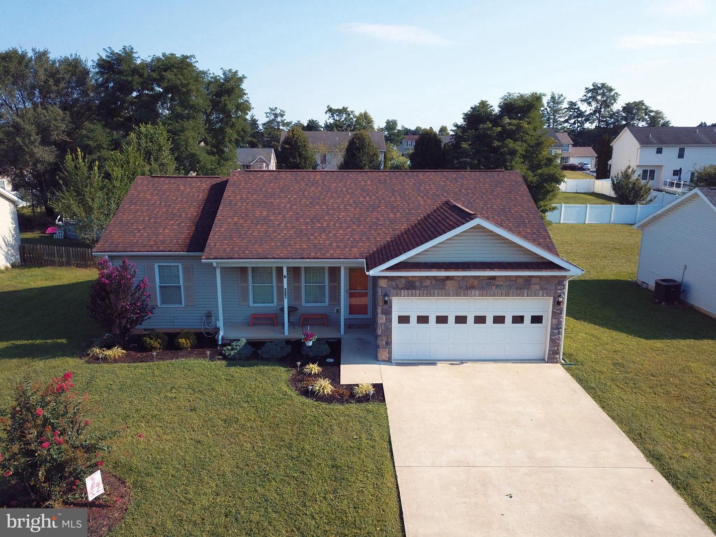 307 Close Dr Property Photo 1
