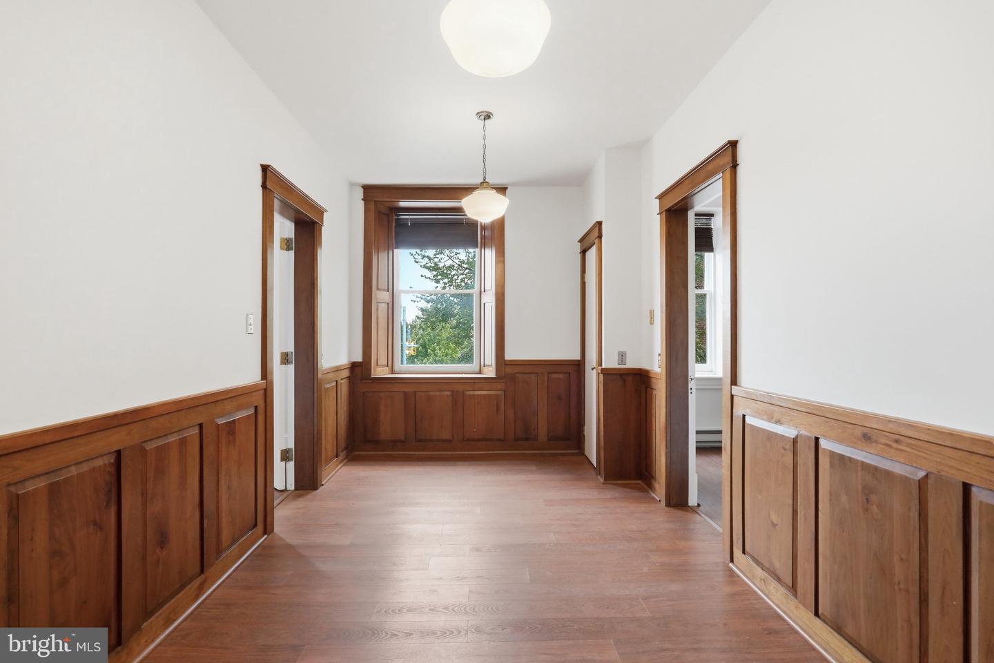 115 W. King St #2nd Floor Property Photo 6