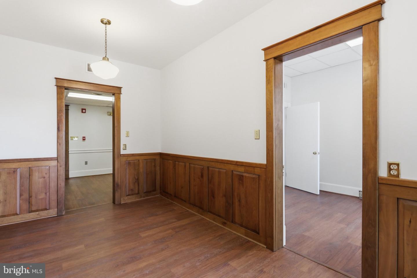 115 W. King St #2nd Floor Property Photo 7