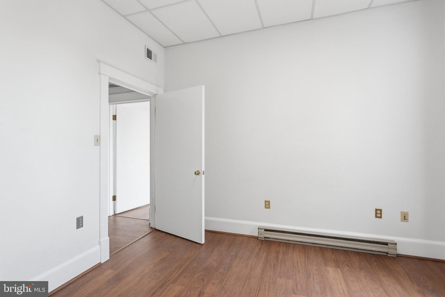 115 W. King St #2nd Floor Property Photo 8