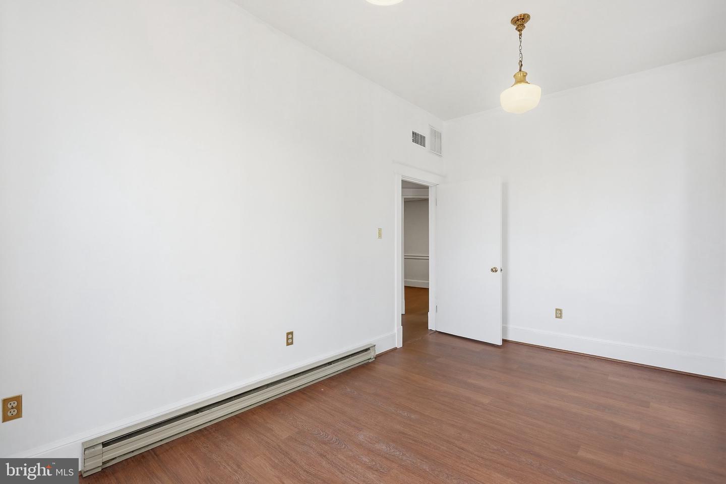 115 W. King St #2nd Floor Property Photo 11