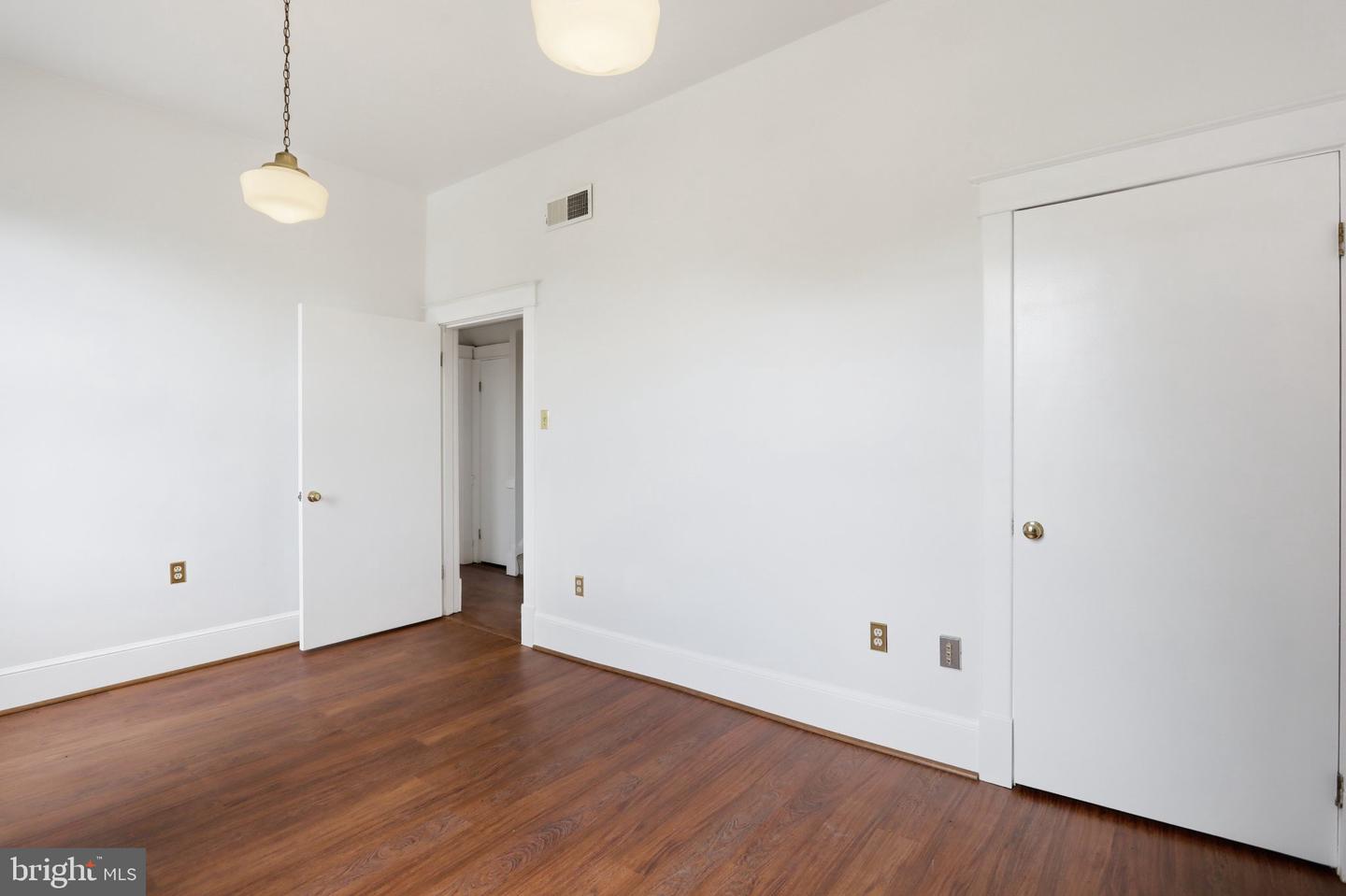 115 W. King St #2nd Floor Property Photo 13