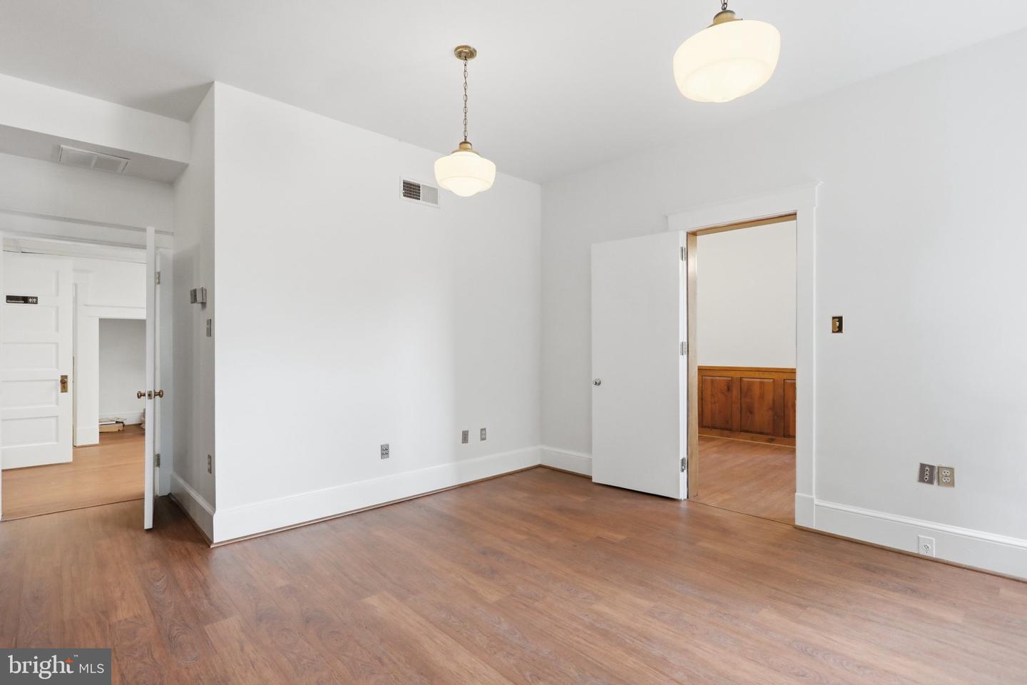 115 W. King St #2nd Floor Property Photo 16