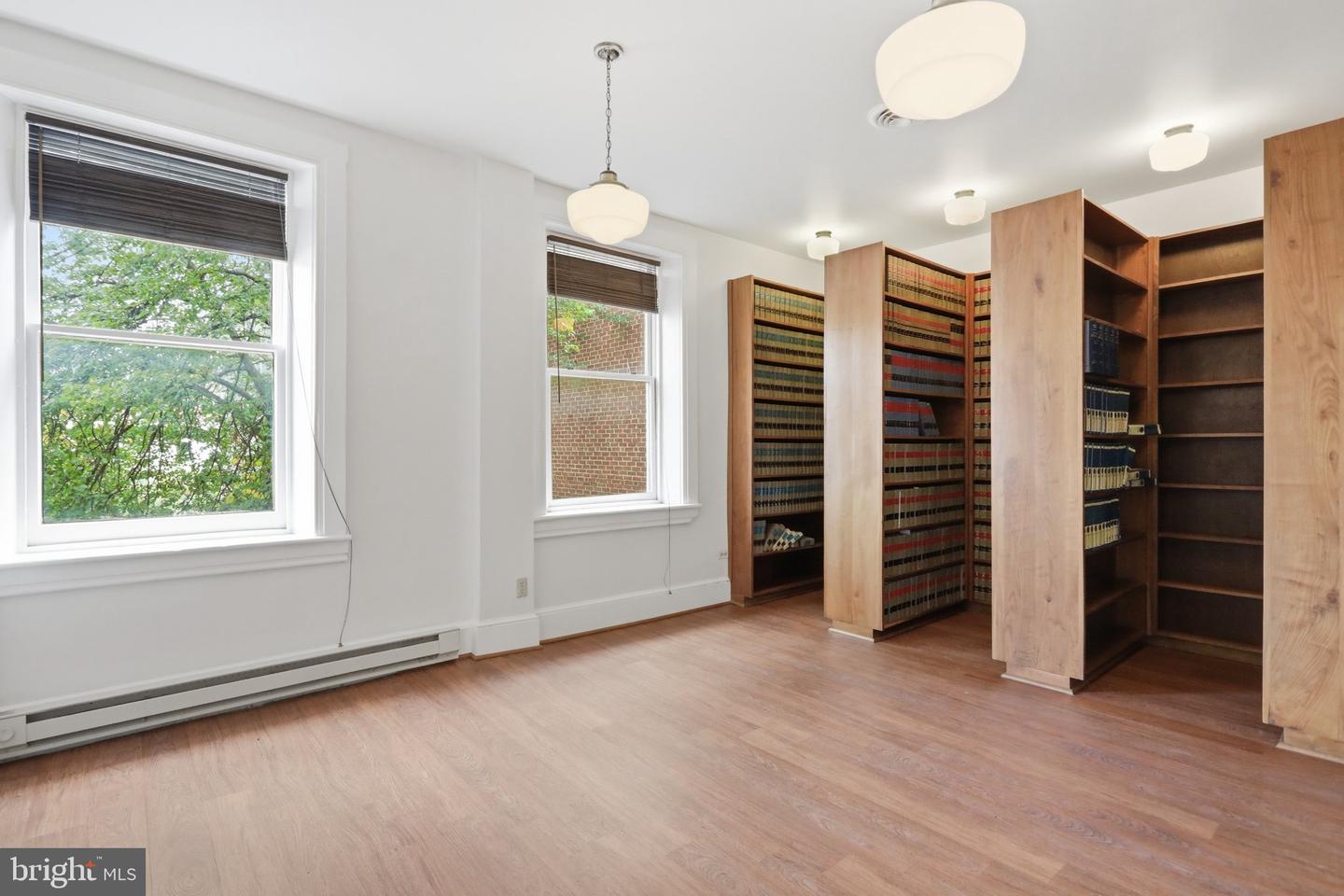 115 W. King St #2nd Floor Property Photo 18