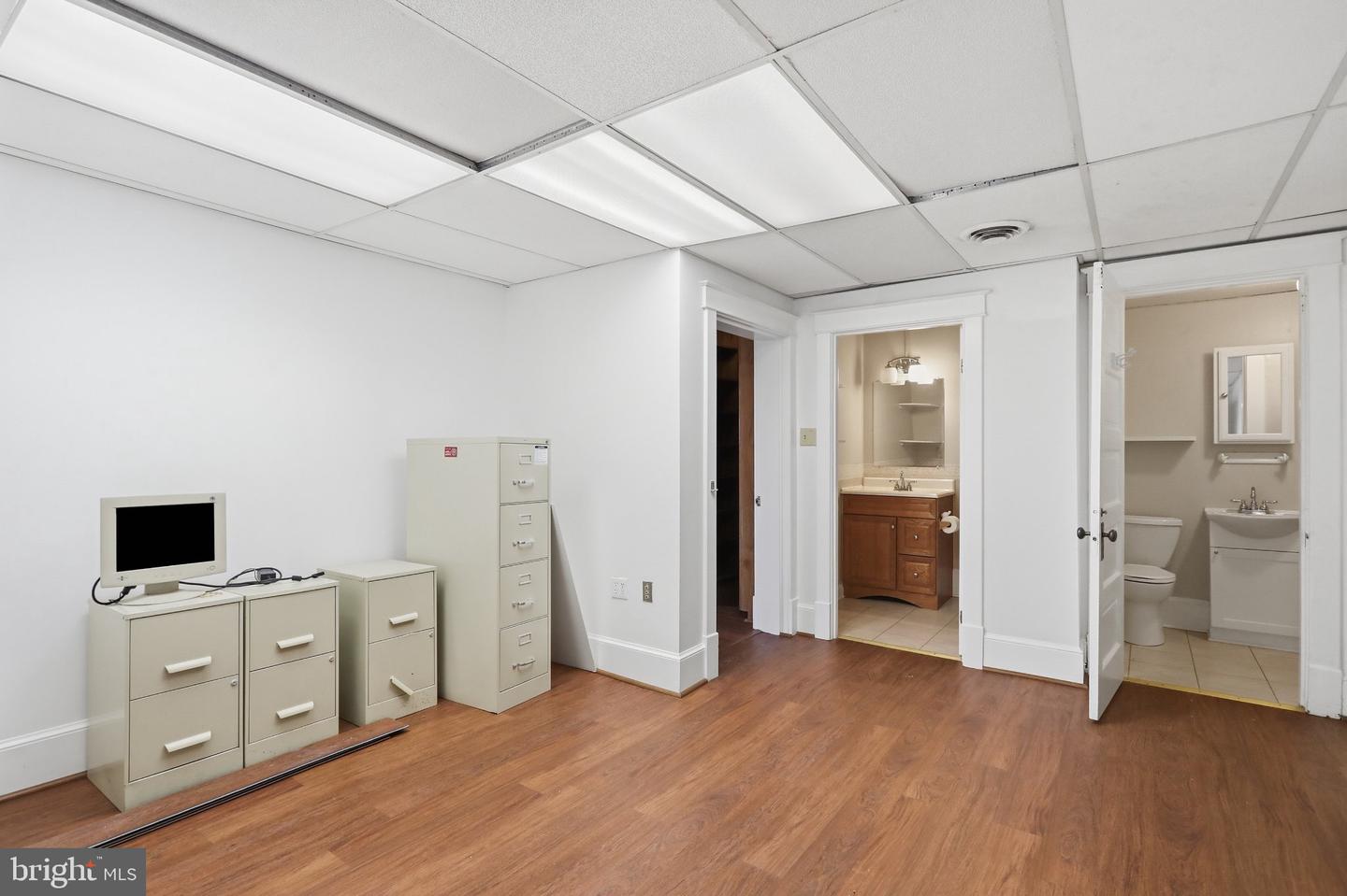 115 W. King St #2nd Floor Property Photo 20