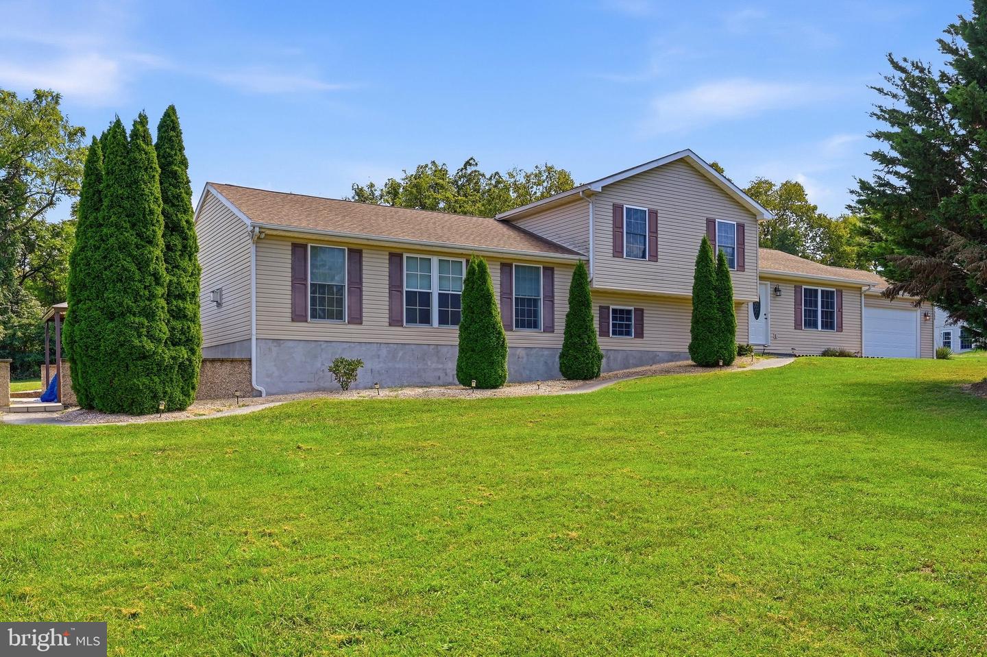 388 Camelot Blvd Property Photo 1