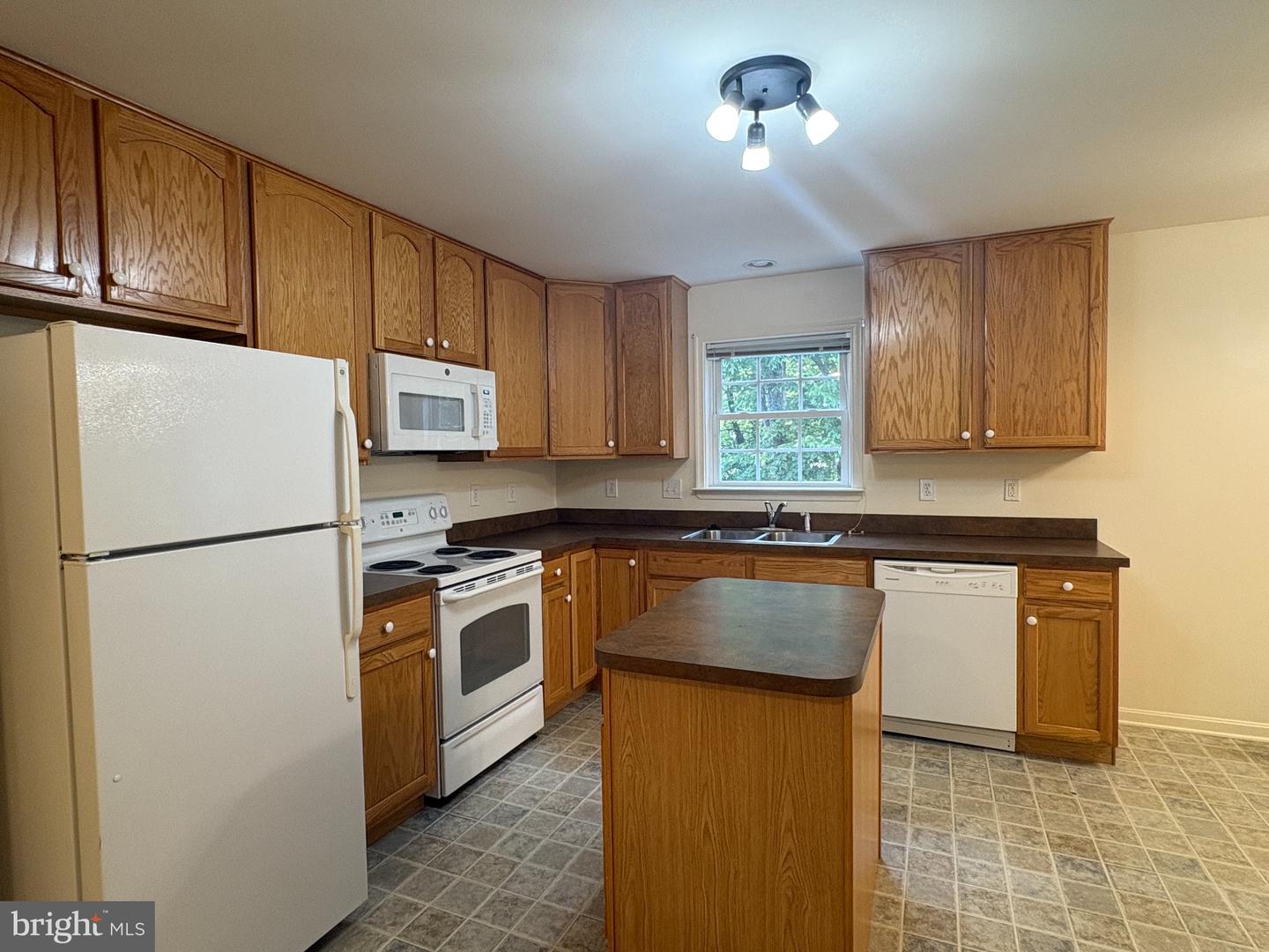 55 Mabel Ln Property Photo 6