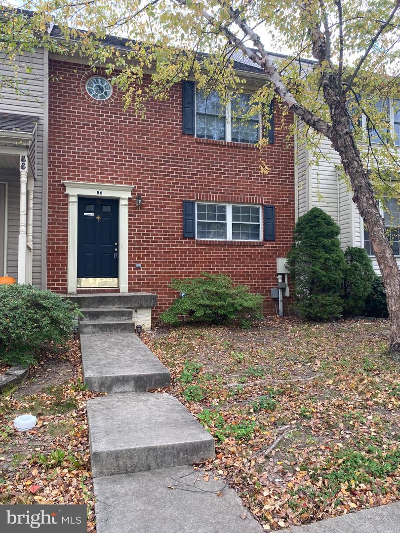 86 EFFIE LN Property Photo 1