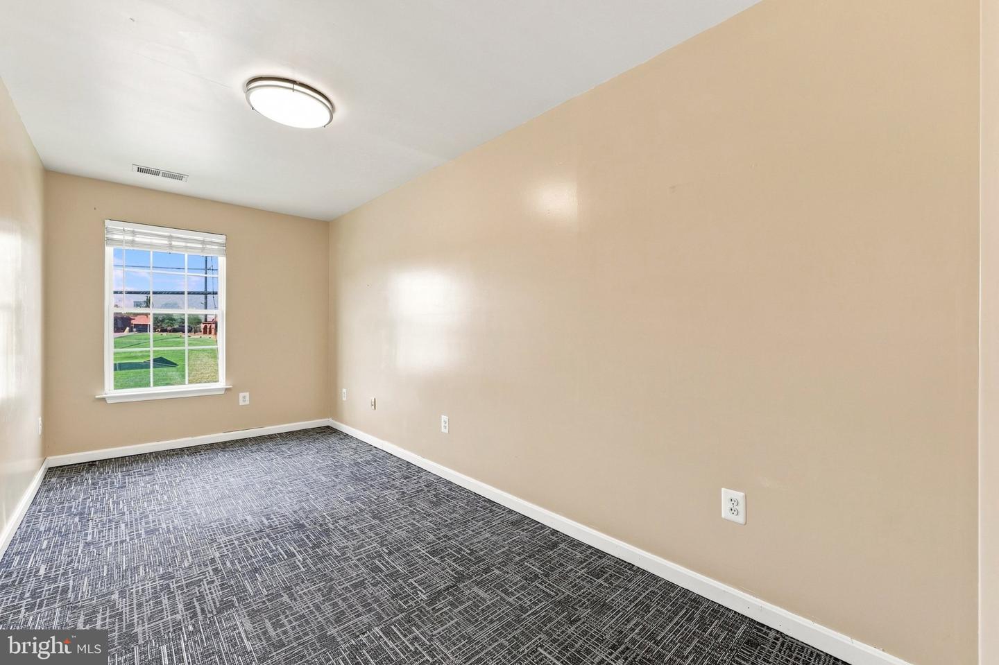 1800 W King St W #office Property Photo 22
