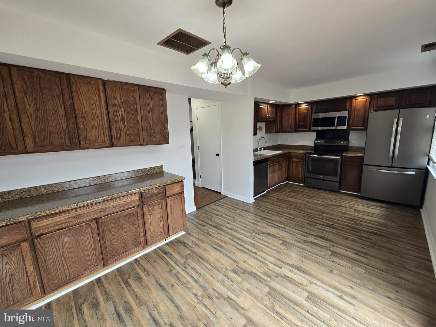 30 Waldeck Ct Property Photo 2