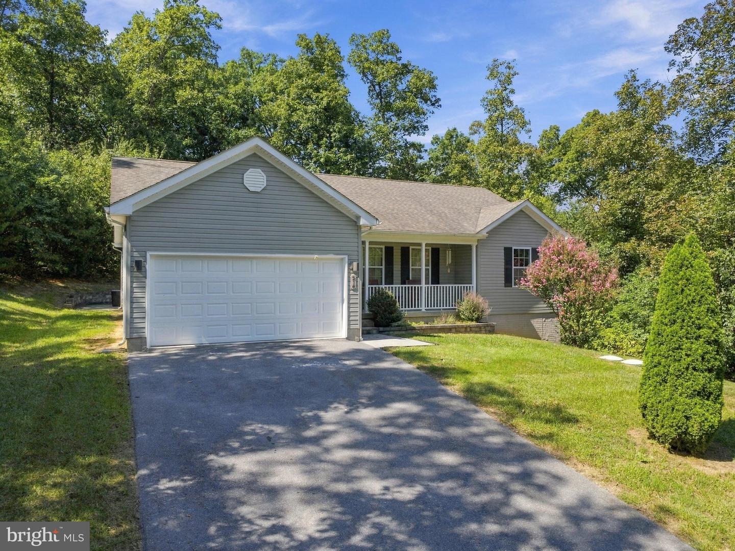 216 Executive Way Property Photo 3