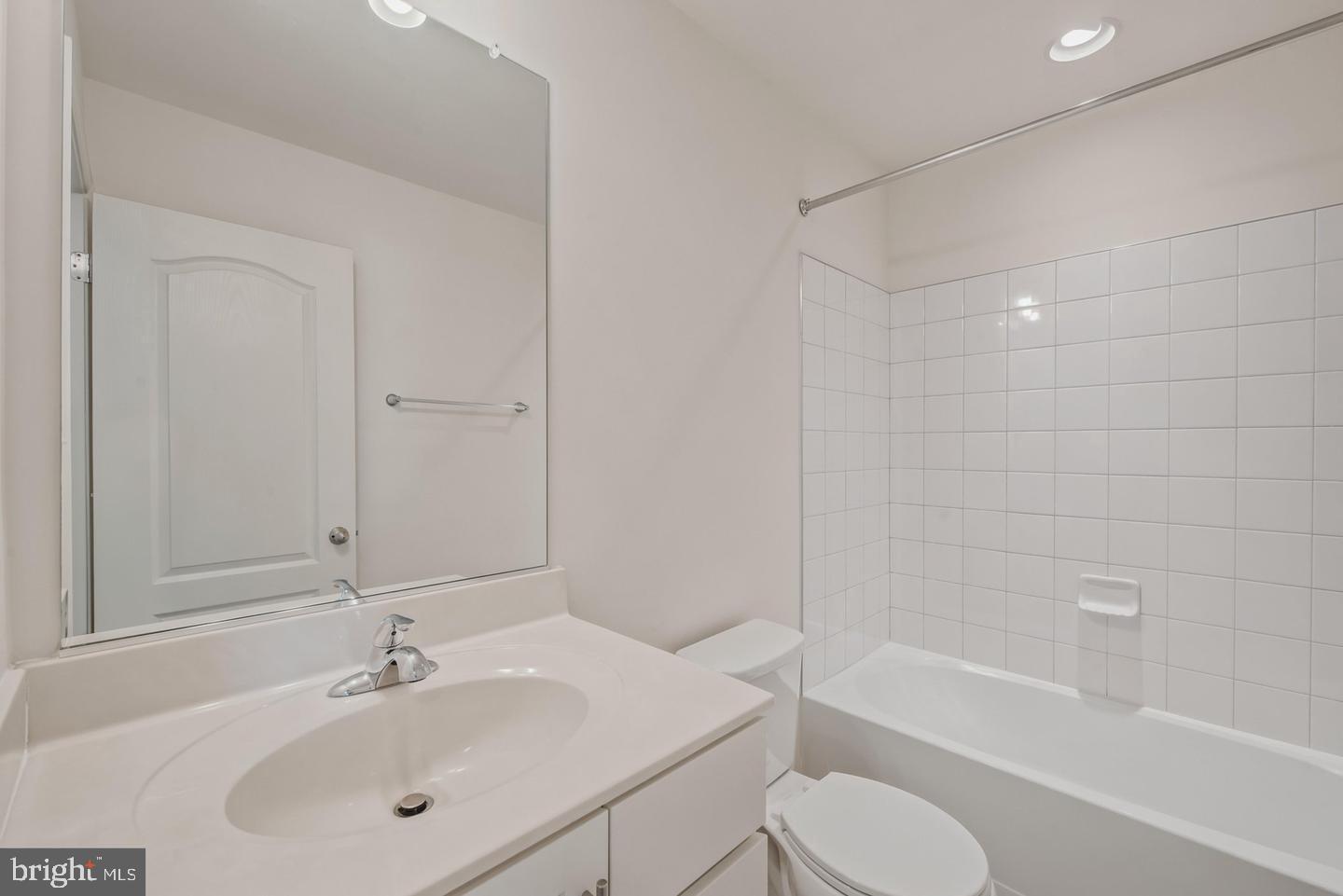 242 Charterhouse St Property Photo 27