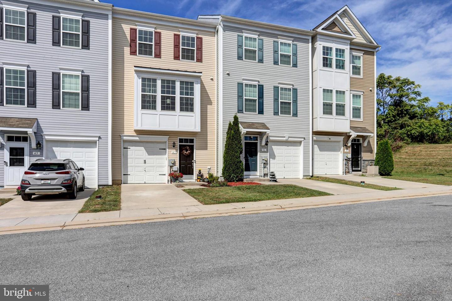 47 LANDIS CT Property Photo 1