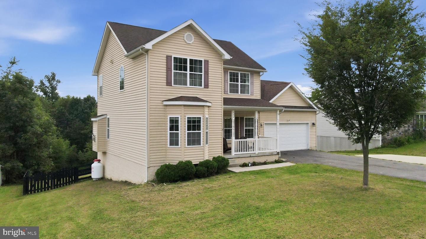 224 Paragon Dr Property Photo 1