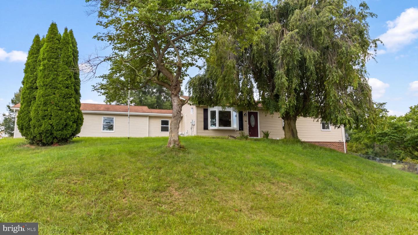 1673 BROAD LN