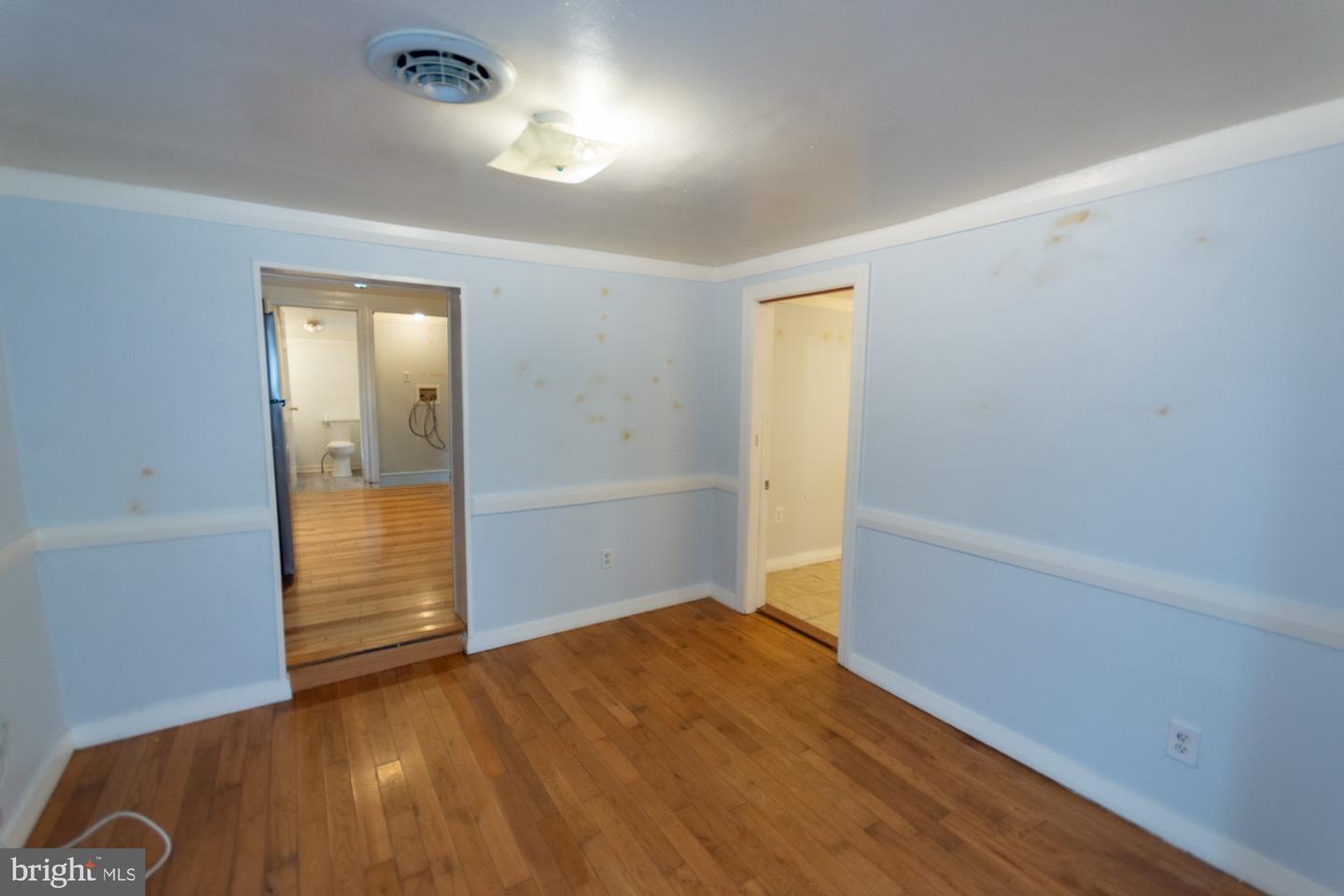 327 E Burke St Property Photo 12