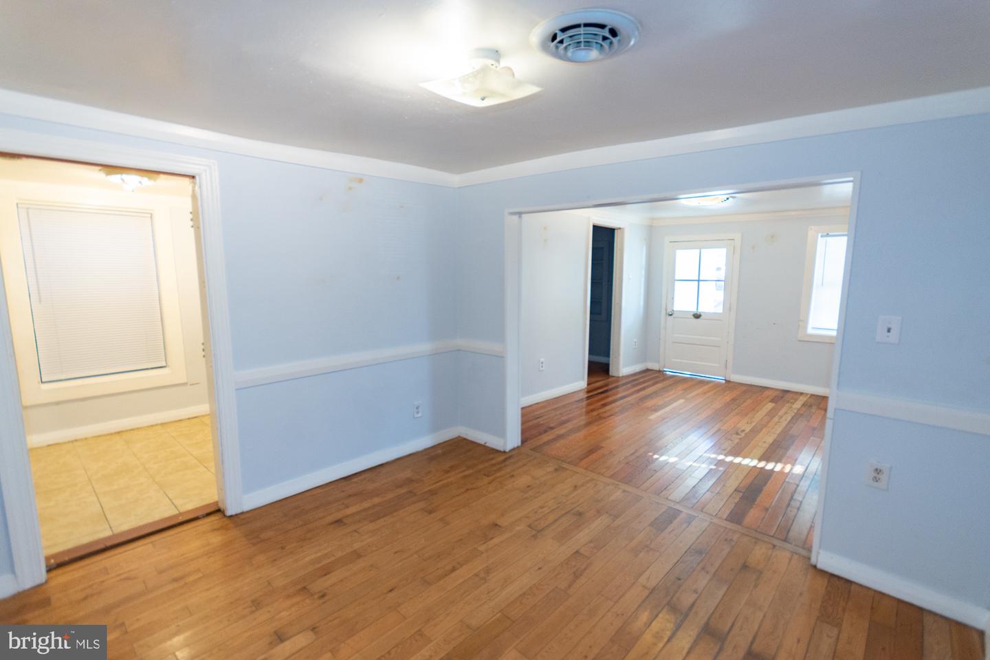 327 E Burke St Property Photo 15