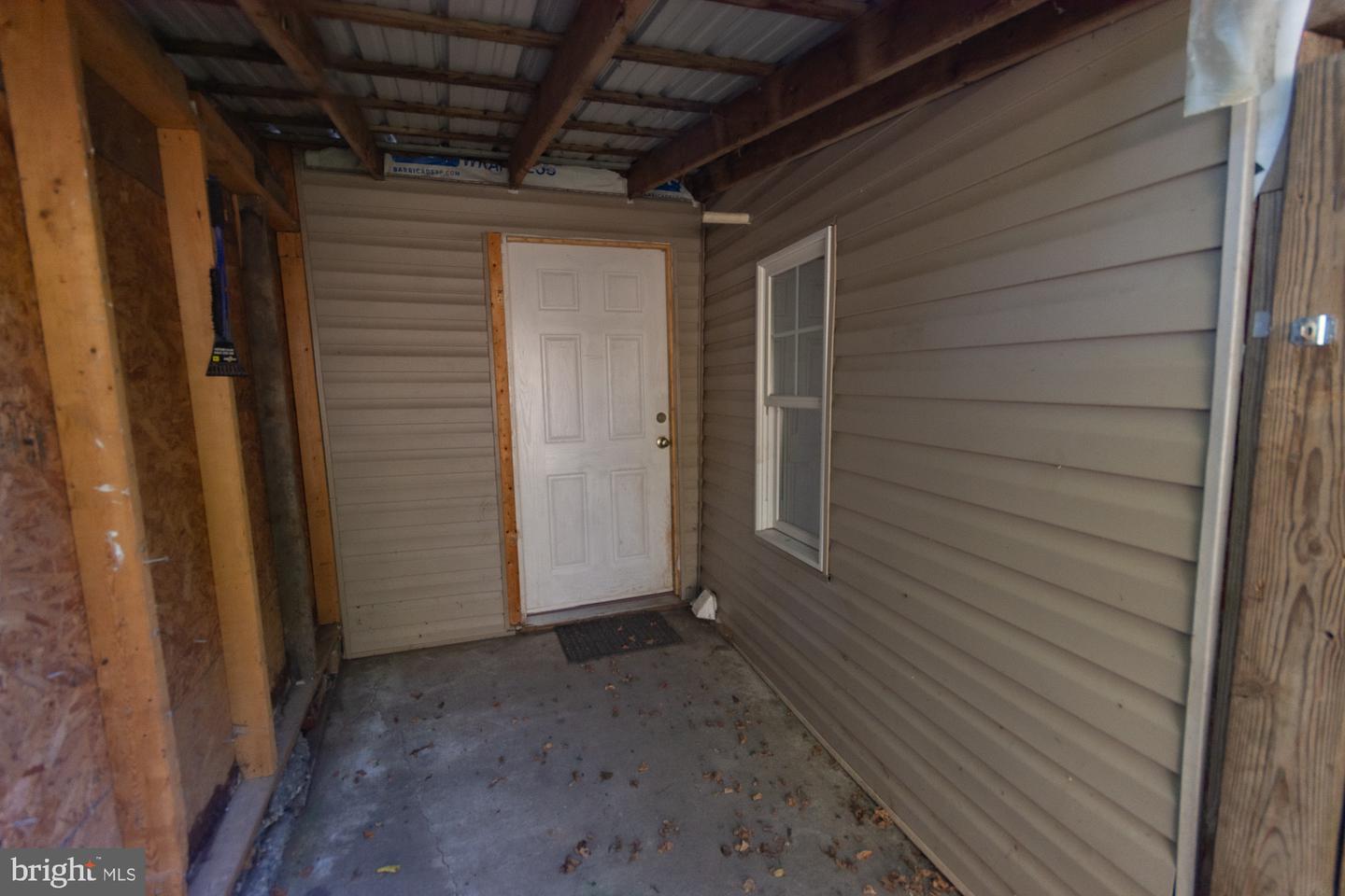 327 E Burke St Property Photo 28