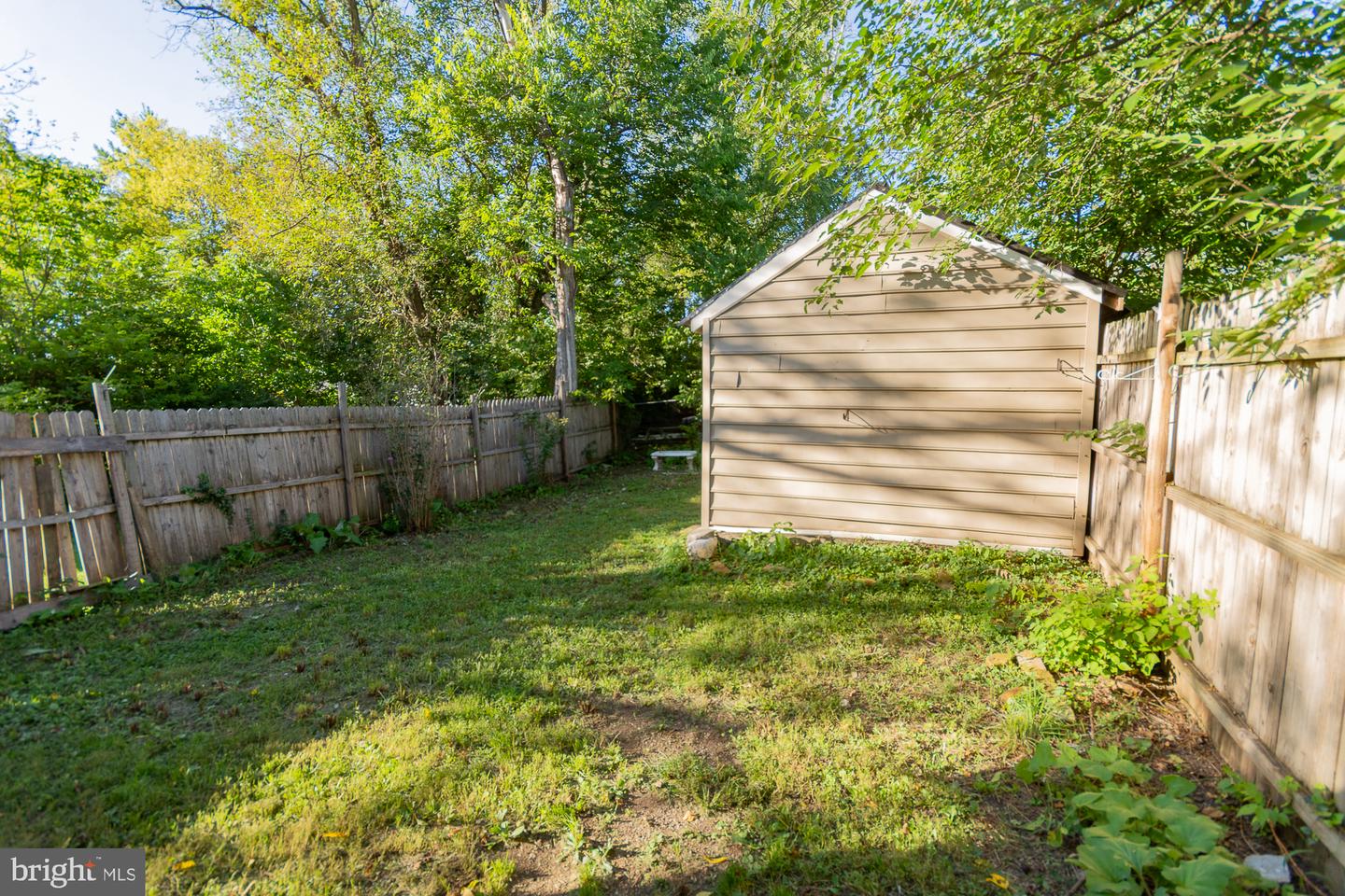 327 E Burke St Property Photo 29