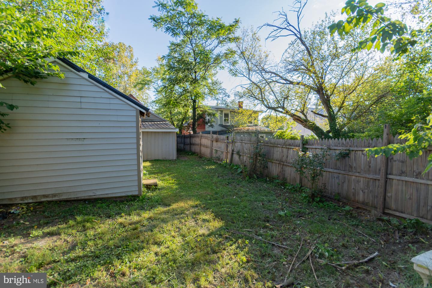 327 E Burke St Property Photo 31