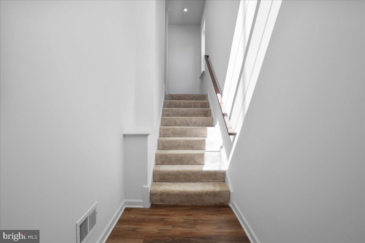 64 Stafford Pl Property Photo 6